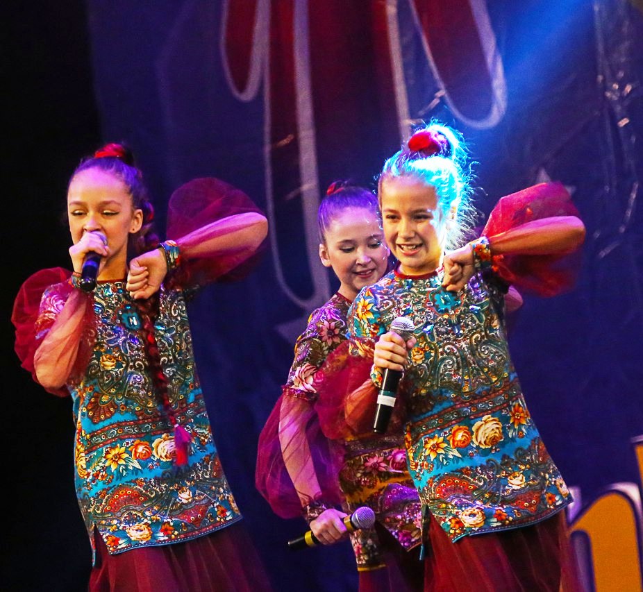 Образцовый вокальный ансамбль "Ровесницы"