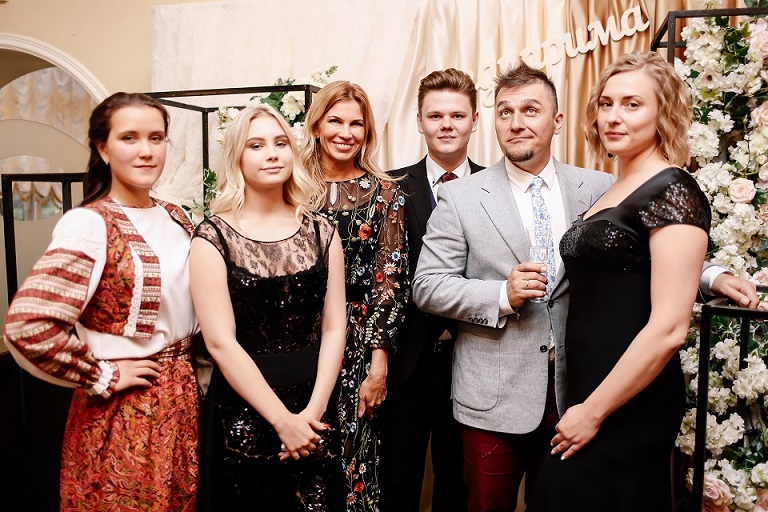 Сыр, вино и добрые дела