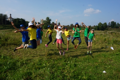 Всё в Суздале творит, поёт...