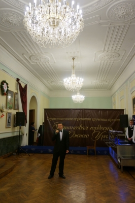 С праздником, финансисты!