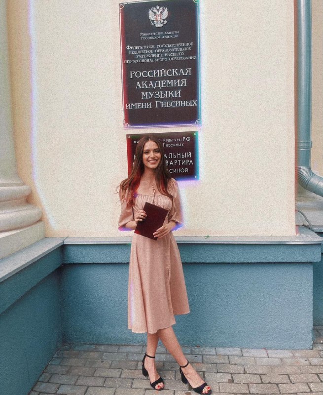 вика гуляк.jpg